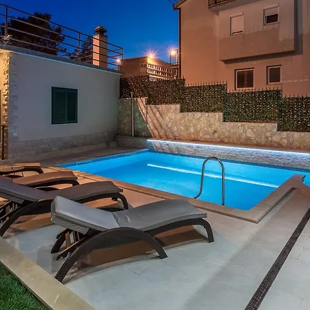 Apartments Stobrec *