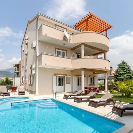 Apartments Stobrec Apartment